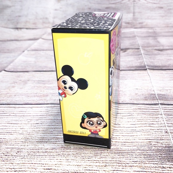 Disney Doorables Academy Surprise Locker Set- Special Edition Winnie the Pooh - Picture 2 of 9